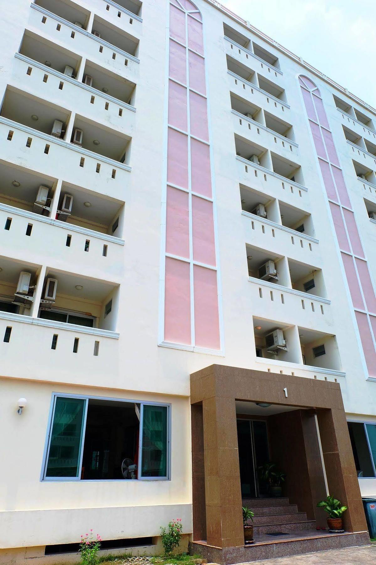 Larrivee Hotel Bangbo Kültér fotó