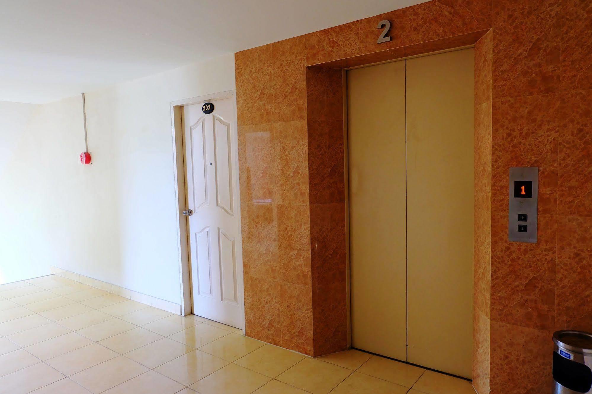 Larrivee Hotel Bangbo Kültér fotó