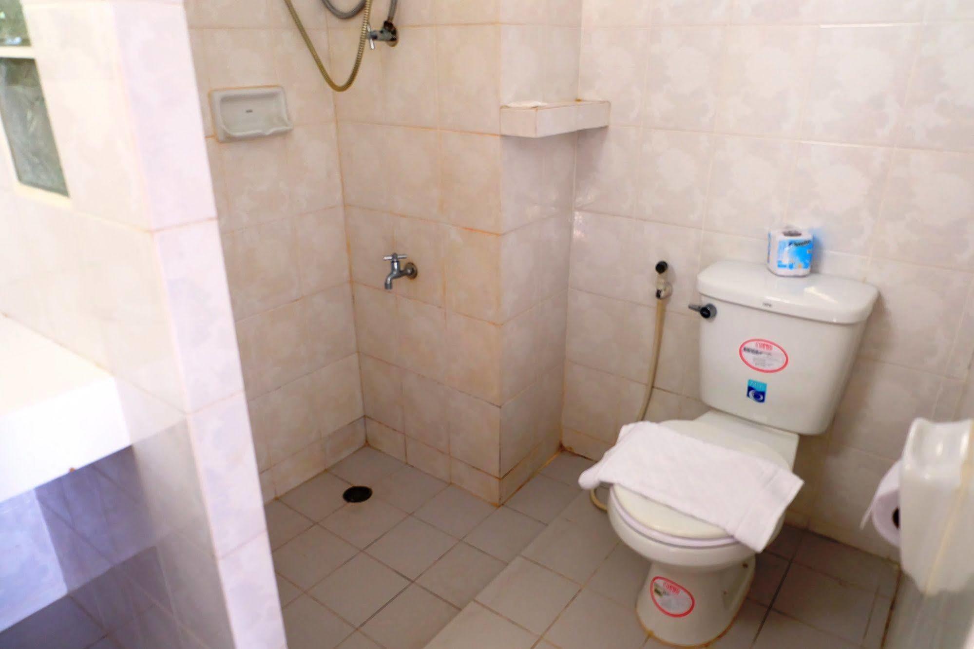 Larrivee Hotel Bangbo Kültér fotó
