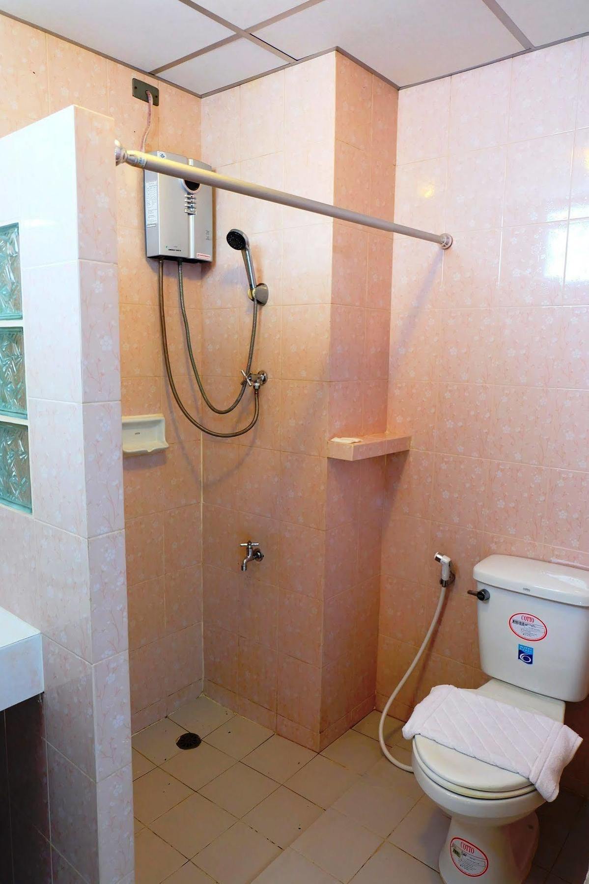 Larrivee Hotel Bangbo Kültér fotó