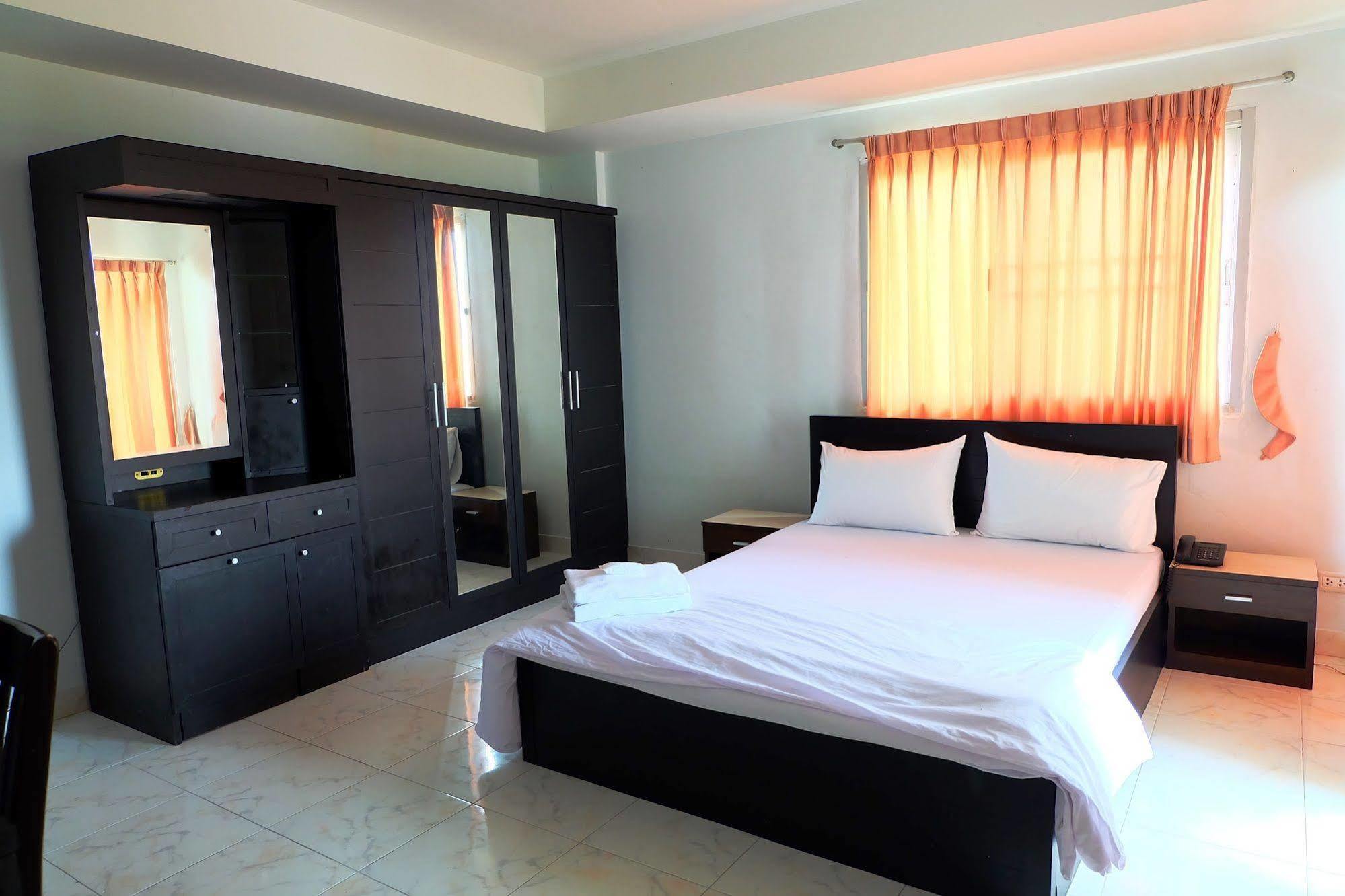 Larrivee Hotel Bangbo Kültér fotó